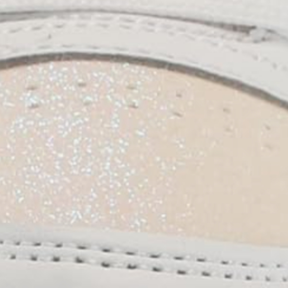 Girls Classic Leather Step 'n' Flash Shoes. New in box - Picture 9 of 10